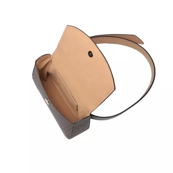 🎉 HP X 2 ⭐️ Firm Price ⭐️ Like New Belt Bag - Picture 3 of 4